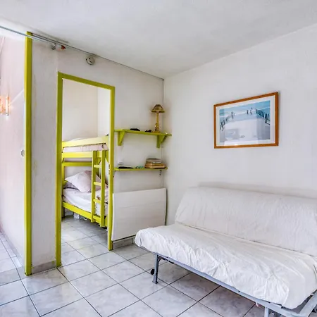 Sur Le Port אגדה