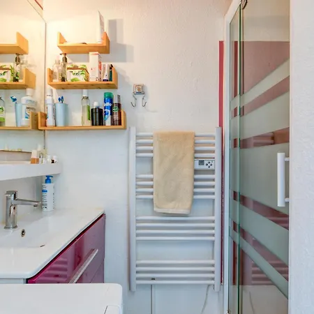 Sur Le Port אגדה